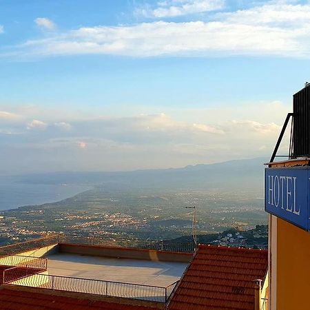 Hotel Panorama Di Sicilia คาสเตลโมลา ภายนอก รูปภาพ